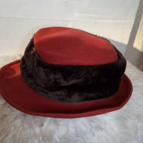 Vintage Hoiday Red Doeskin Wool Faux Fur Band Hat - Picture 7 of 11